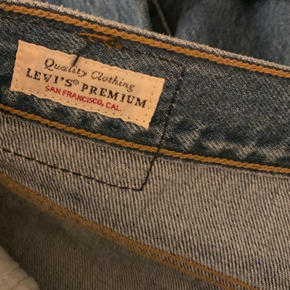 Levi's Premium Wedgie Fit Ankle‎ Womens Jeans 29 Medium Wash Distressed Raw Hem - Picture 8 of 9